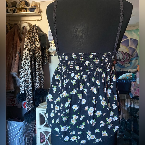 Floral Crochet Tank top blouse - Picture 4 of 4